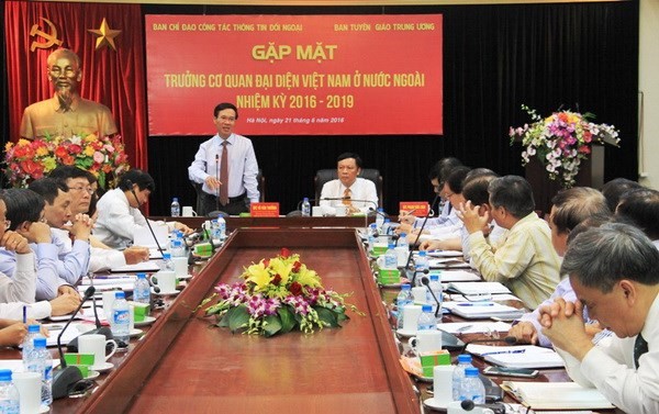 Gặp mặt các Trưởng Cơ quan đại diện Việt Nam ở nước ngoài nhiệm kỳ 2016-2019 - ảnh 1